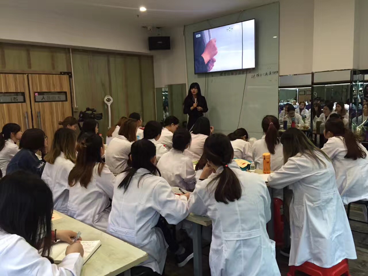 贺加贝集团第6期培训现场