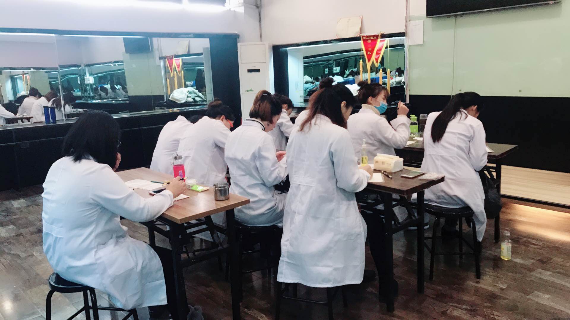 贺加贝集团第9期培训现场