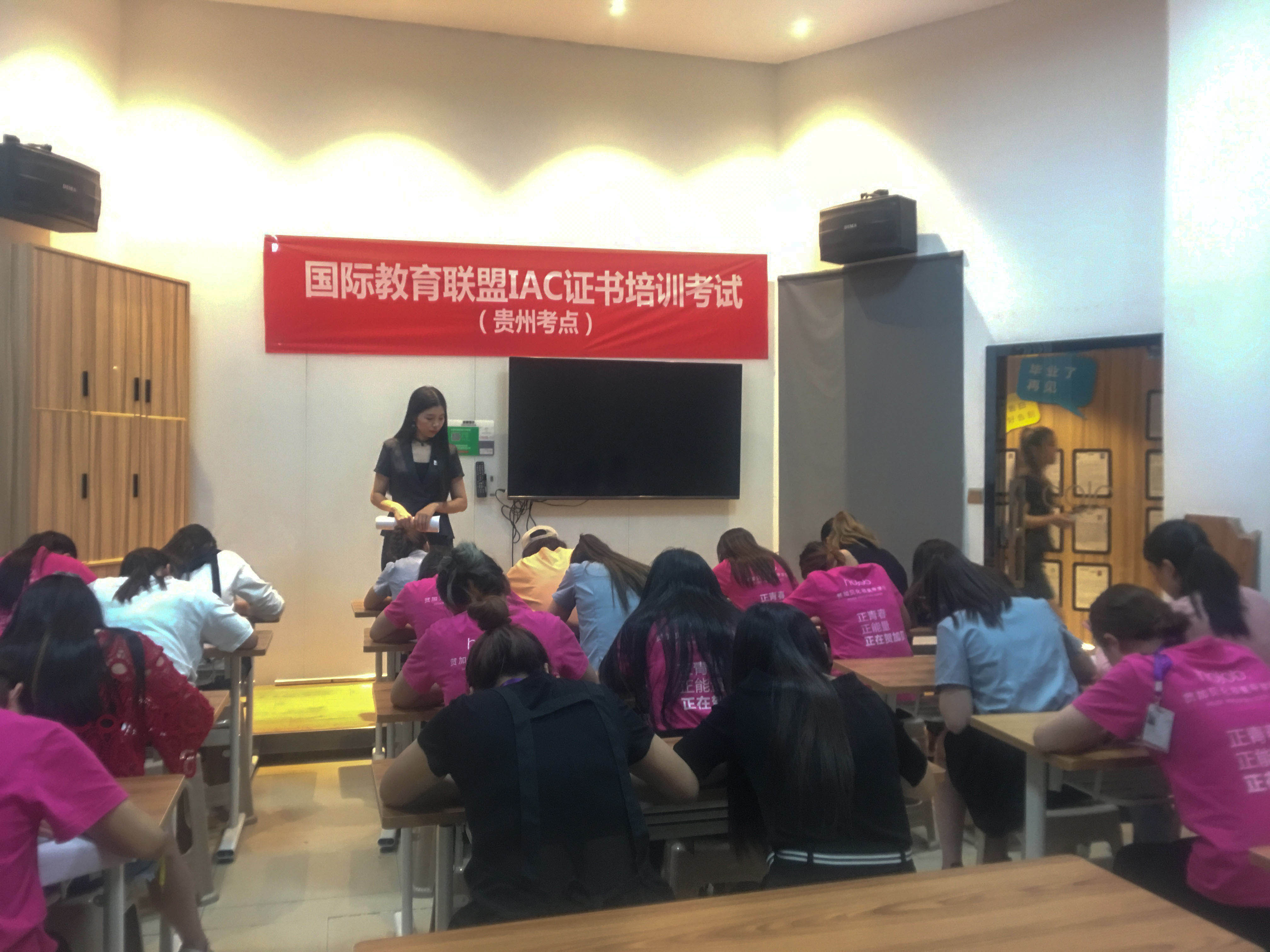 贵阳贺加贝化妆摄影职业培训学校第1期培训现场