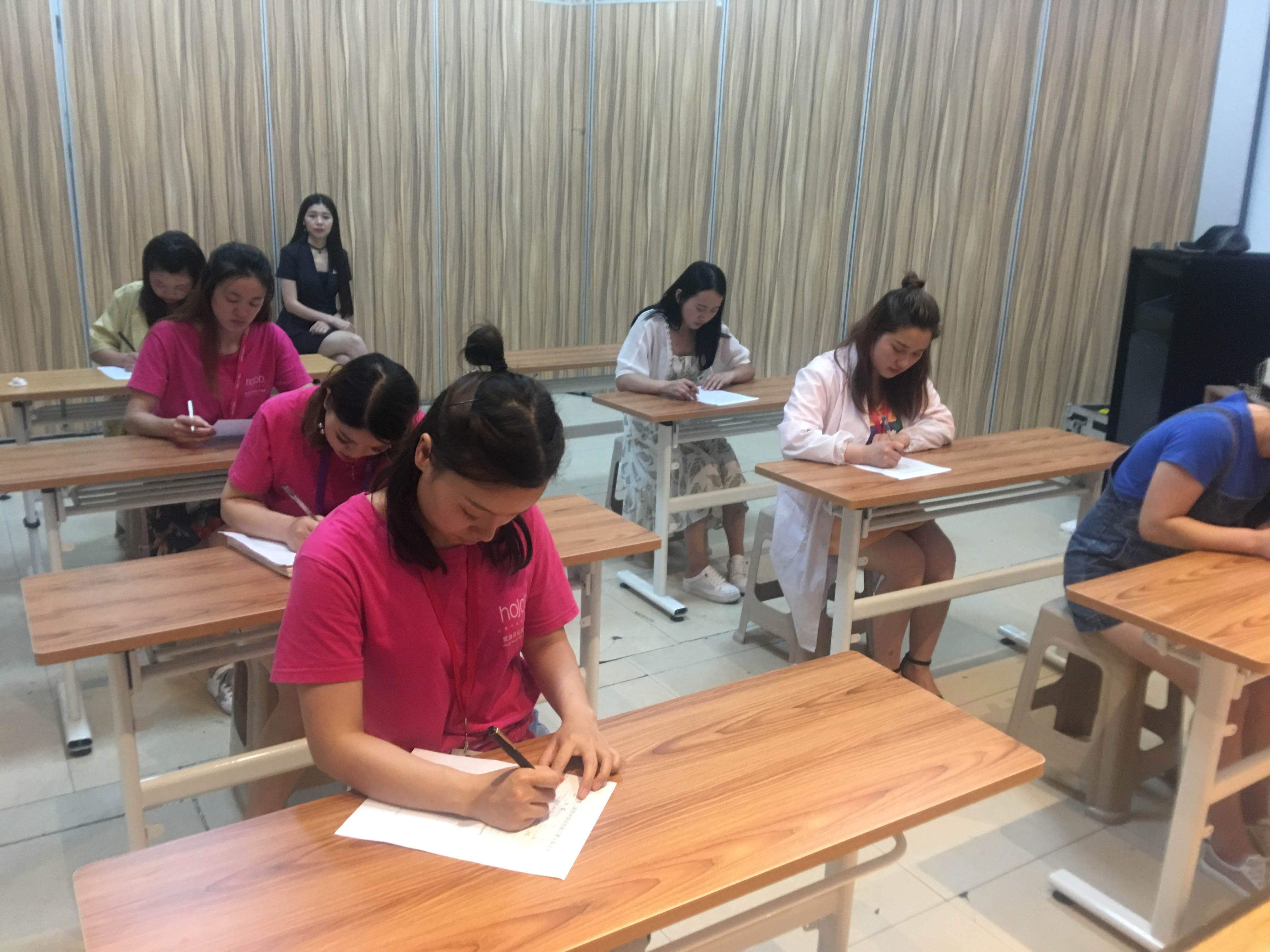 贵阳贺加贝化妆摄影职业培训学校第2期培训现场